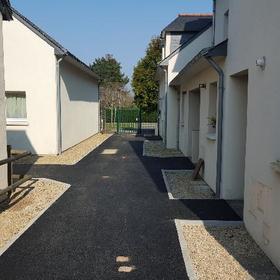 Réalisation d'une allée piétonne en enrobé