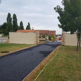 Réalisation d'une allée en enrobé à chaud
