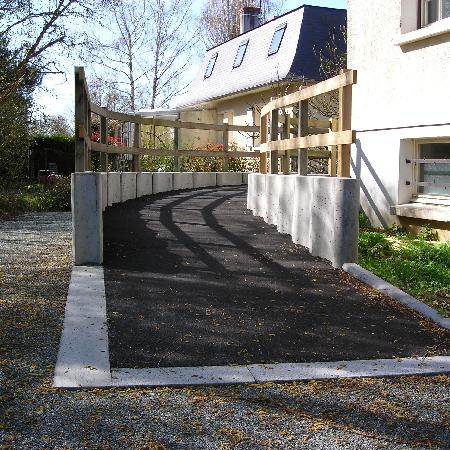Création d'une rampe d'accès PMR