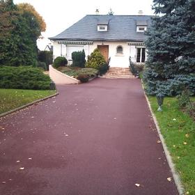 Réalisation d'une allée en enrobé rouge