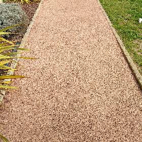 Allée en béton drainant